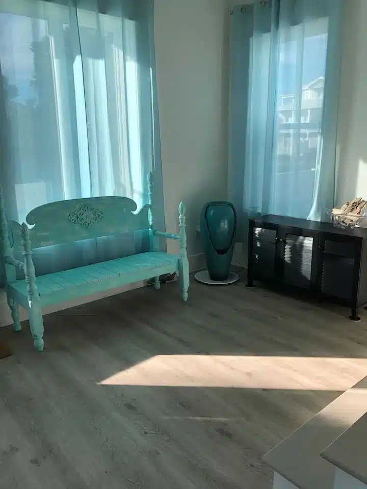 Ocean Breeze entry with turquoise bench, a calm base for wine tasting near Blue Mountain Beach